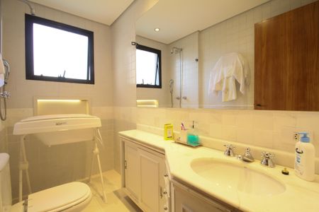 Apartamento à venda com 200m², 4 quartos e 4 vagasBanheiro