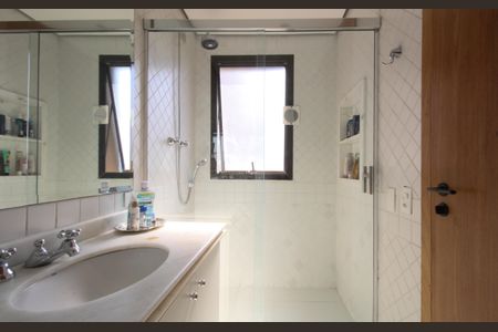 Apartamento à venda com 200m², 4 quartos e 4 vagasBanheiro da Suíte 2