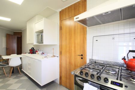 Apartamento à venda com 200m², 4 quartos e 4 vagasCozinha