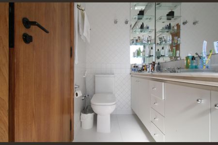 Apartamento à venda com 200m², 4 quartos e 4 vagasBanheiro