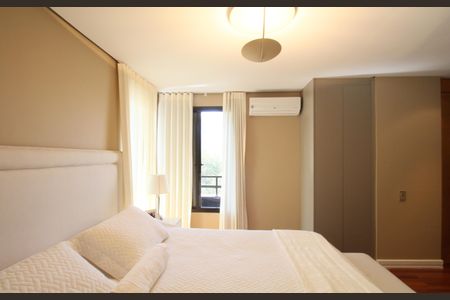 Apartamento à venda com 200m², 4 quartos e 4 vagasSuíte 2