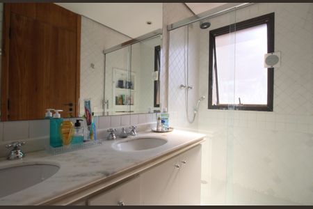 Apartamento à venda com 200m², 4 quartos e 4 vagasBanheiro da Suíte 2