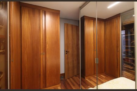 Apartamento à venda com 200m², 4 quartos e 4 vagasQuarto 2