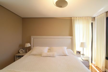 Apartamento à venda com 200m², 4 quartos e 4 vagasSuíte 2