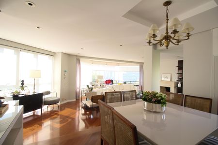 Apartamento à venda com 200m², 4 quartos e 4 vagasSala