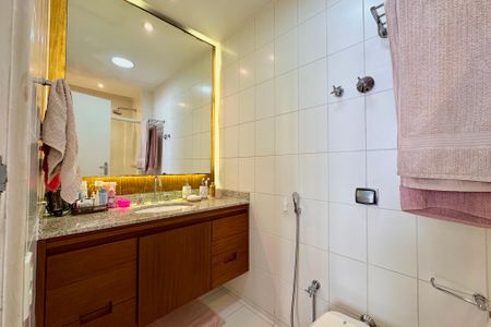 Apartamento à venda com 107m², 3 quartos e 1 vagaBanheiro Social