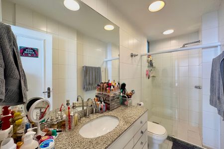 Apartamento à venda com 107m², 3 quartos e 1 vagaBanheiro da Suíte 2