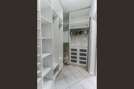 Apartamento para alugar com 156m², 3 quartos e 3 vagasCloset da suíte