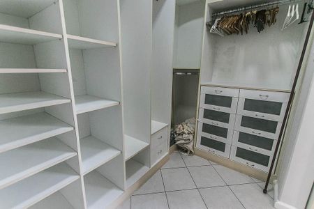Apartamento para alugar com 156m², 3 quartos e 3 vagasCloset da suíte