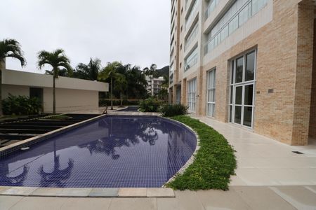 Apartamento para alugar com 158m², 3 quartos e 2 vagas Apartamento para alugar com 158m², 3 quartos e 2 vagasÁrea comum - Piscina