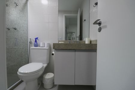 Apartamento para alugar com 158m², 3 quartos e 2 vagas Apartamento para alugar com 158m², 3 quartos e 2 vagasBanheiro da Suíte 1