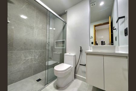 Banheiro de kitnet/studio para alugar com 1 quarto, 15m² em Vila Nova Conceição, São Paulo
