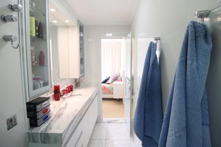 Apartamento à venda com 140m², 4 quartos e 6 vagasBanheiro da Suíte 2