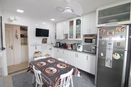 Apartamento à venda com 140m², 4 quartos e 6 vagasCozinha