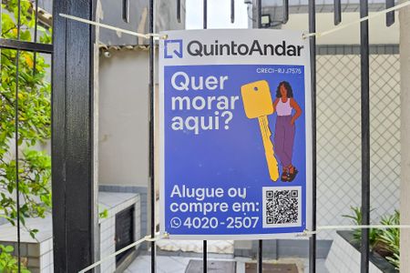 Apartamento à venda com 73m², 2 quartos e 2 vagasFachada + Placa