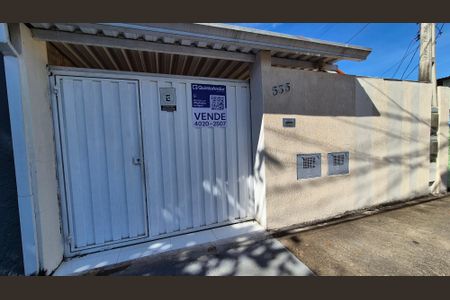 Casa à venda com 130m², 2 quartos e 2 vagasFachada