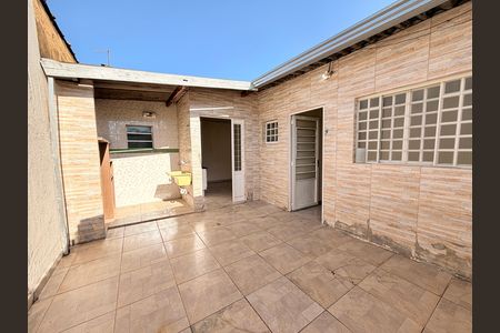 Casa à venda com 60m², 1 quarto e sem vagaQuintal