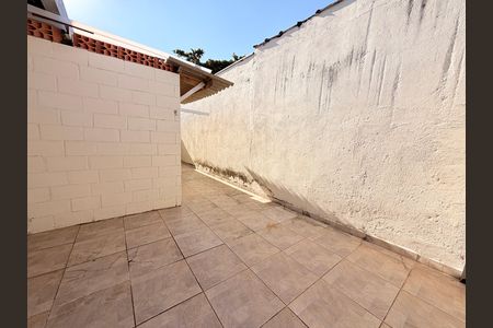 Casa à venda com 60m², 1 quarto e sem vagaQuintal