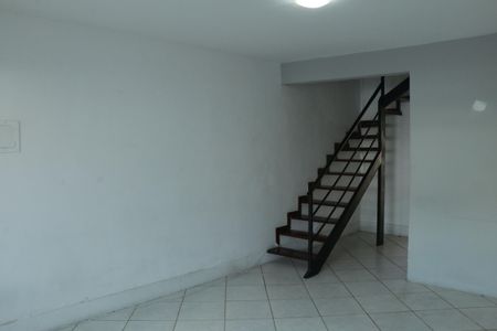 Casa para alugar com 80m², 2 quartos e 2 vagasSala