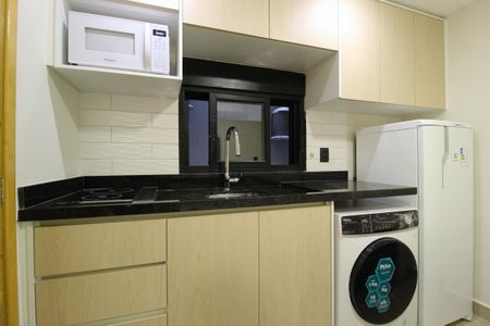 Cozinha de kitnet/studio para alugar com 1 quarto, 15m² em Vila Nova Conceição, São Paulo