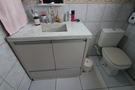 Casa à venda com 173m², 6 quartos e 3 vagasBanheiro 2