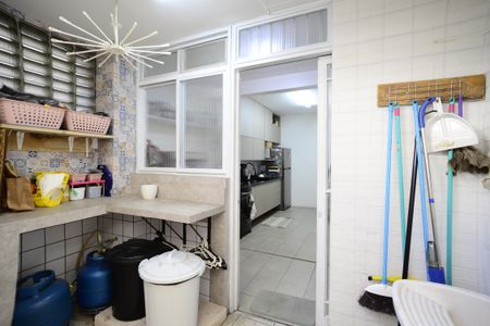 Casa à venda com 180m², 3 quartos e 1 vagaÁrea de Serviço