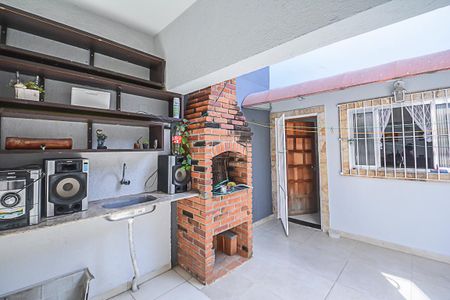 Casa à venda com 125m², 3 quartos e 2 vagas Casa à venda com 125m², 3 quartos e 2 vagasChurrasqueira