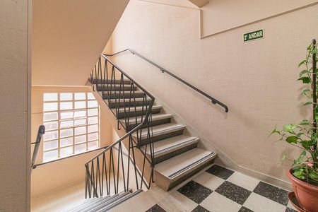 Apartamento à venda com 69m², 2 quartos e sem vagaEscadas