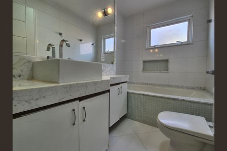 Banheiro da Suíte 2 de casa de condomínio à venda com 4 quartos, 297m² em Vargem Pequena, Rio de Janeiro