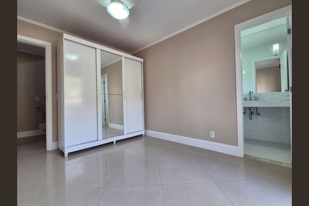Casa de condomínio à venda com 297m², 4 quartos e 5 vagas Casa de condomínio à venda com 297m², 4 quartos e 5 vagasSuíte 1