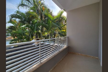 Casa de condomínio à venda com 297m², 4 quartos e 5 vagas Casa de condomínio à venda com 297m², 4 quartos e 5 vagasSacada da Suíte 3