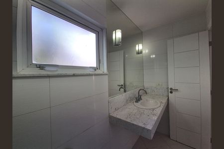 Casa de condomínio à venda com 297m², 4 quartos e 5 vagas Casa de condomínio à venda com 297m², 4 quartos e 5 vagasBanheiro da Suíte 1