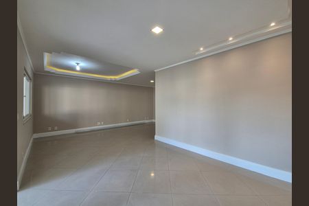 Casa de condomínio à venda com 297m², 4 quartos e 5 vagas Casa de condomínio à venda com 297m², 4 quartos e 5 vagasSala