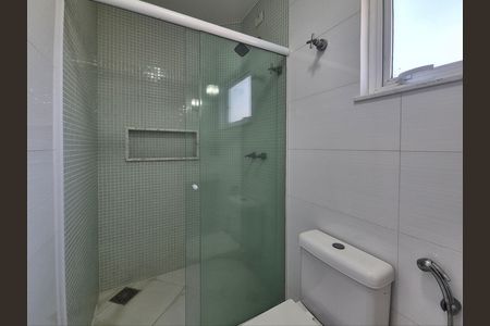 Casa de condomínio à venda com 297m², 4 quartos e 5 vagas Casa de condomínio à venda com 297m², 4 quartos e 5 vagasBanheiro da Suíte 1