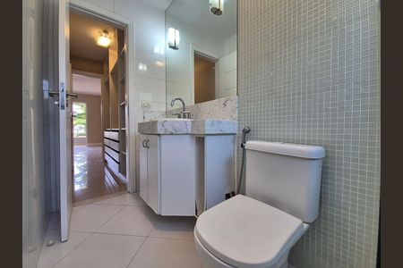 Casa de condomínio à venda com 297m², 4 quartos e 5 vagas Casa de condomínio à venda com 297m², 4 quartos e 5 vagasBanheiro da Suíte 3