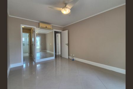 Casa de condomínio à venda com 297m², 4 quartos e 5 vagas Casa de condomínio à venda com 297m², 4 quartos e 5 vagasSuíte 3