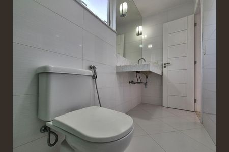 Casa de condomínio à venda com 297m², 4 quartos e 5 vagas Casa de condomínio à venda com 297m², 4 quartos e 5 vagasBanheiro da Suíte 1