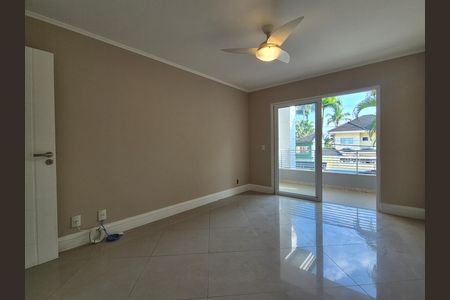 Casa de condomínio à venda com 297m², 4 quartos e 5 vagas Casa de condomínio à venda com 297m², 4 quartos e 5 vagasSuíte 3