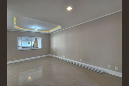 Casa de condomínio à venda com 297m², 4 quartos e 5 vagas Casa de condomínio à venda com 297m², 4 quartos e 5 vagasSala