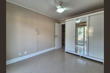 Casa de condomínio à venda com 297m², 4 quartos e 5 vagas Casa de condomínio à venda com 297m², 4 quartos e 5 vagasSuíte 1