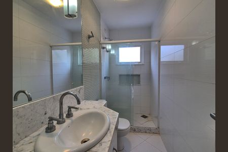 Casa de condomínio à venda com 297m², 4 quartos e 5 vagas Casa de condomínio à venda com 297m², 4 quartos e 5 vagasBanheiro da Suíte 3