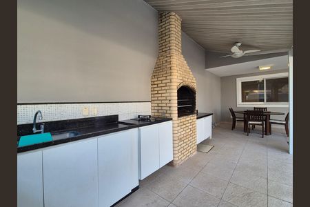 Casa de condomínio à venda com 297m², 4 quartos e 5 vagas Casa de condomínio à venda com 297m², 4 quartos e 5 vagasÁrea Externa