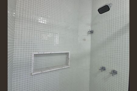 Casa de condomínio à venda com 297m², 4 quartos e 5 vagas Casa de condomínio à venda com 297m², 4 quartos e 5 vagasBanheiro da Suíte 1