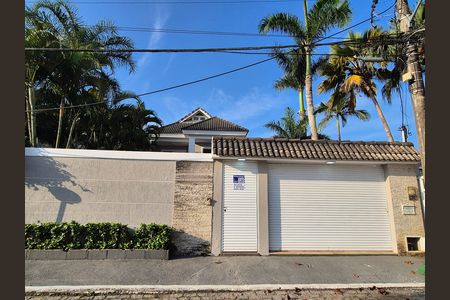 Fachada de casa de condomínio à venda com 4 quartos, 297m² em Vargem Pequena, Rio de Janeiro