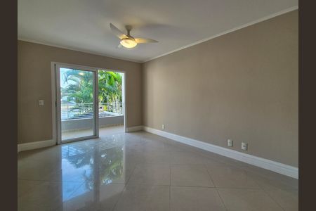 Casa de condomínio à venda com 297m², 4 quartos e 5 vagas Casa de condomínio à venda com 297m², 4 quartos e 5 vagasSuíte 3