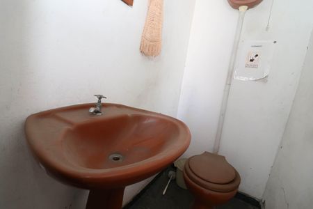 Casa para alugar com 250m², 6 quartos e 4 vagas Casa para alugar com 250m², 6 quartos e 4 vagasBanheiro de serviço - Casa 3