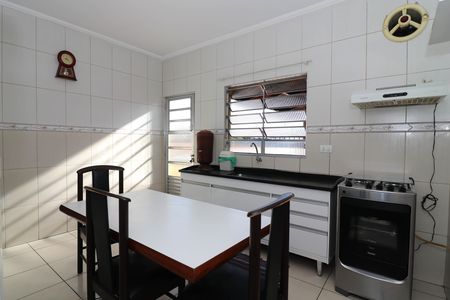 Casa para alugar com 250m², 6 quartos e 4 vagas Casa para alugar com 250m², 6 quartos e 4 vagasCozinha