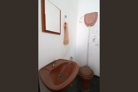 Casa para alugar com 250m², 6 quartos e 4 vagas Casa para alugar com 250m², 6 quartos e 4 vagasBanheiro de serviço - Casa 3