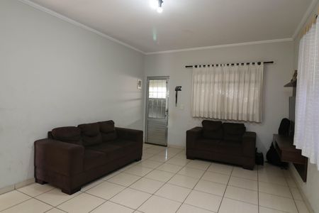Casa para alugar com 250m², 6 quartos e 4 vagas Casa para alugar com 250m², 6 quartos e 4 vagasSala