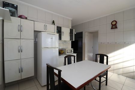 Casa para alugar com 250m², 6 quartos e 4 vagas Casa para alugar com 250m², 6 quartos e 4 vagasCozinha